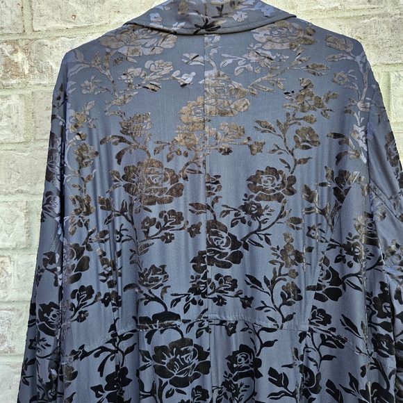 Torrid Festi Burnout Velour Long Sleeve Kimono Size 4/4X Or 26 - Picture 10 of 12